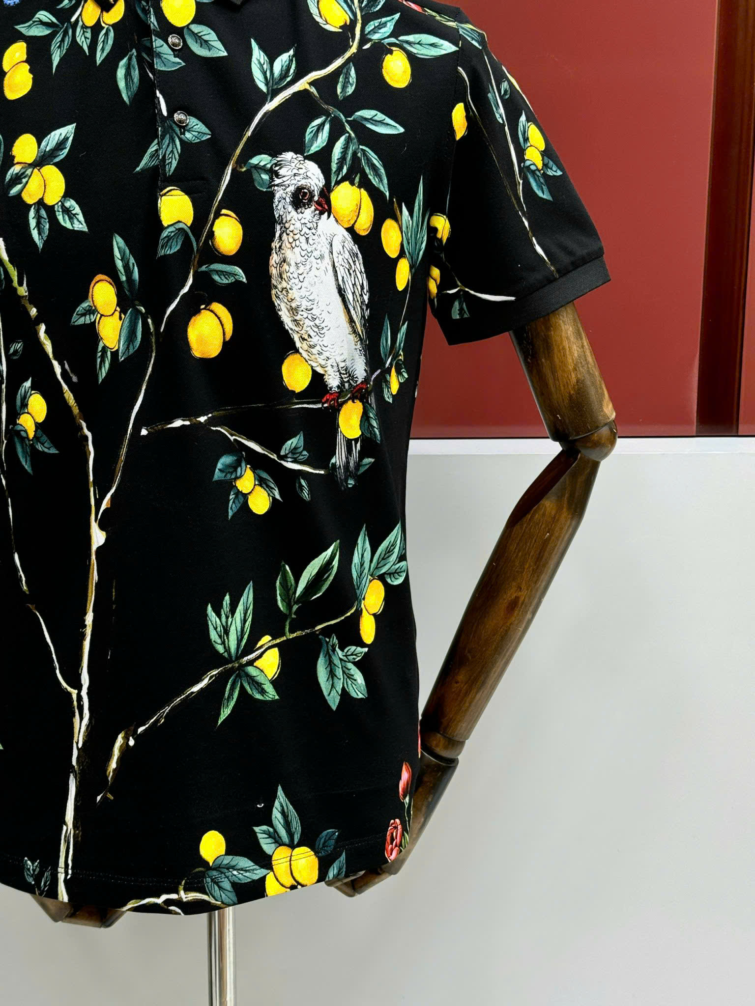 Áo polo Dolce Gabbana DG Đen họa tiết cây quả hoa lá Like Auth 1-1 on web CD MK